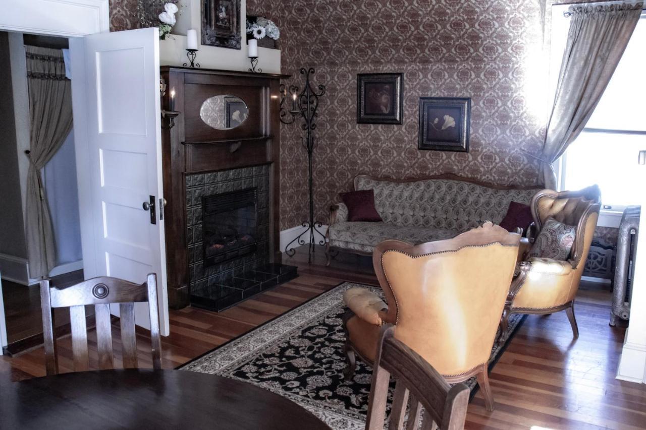 Deluxe Queen Suite