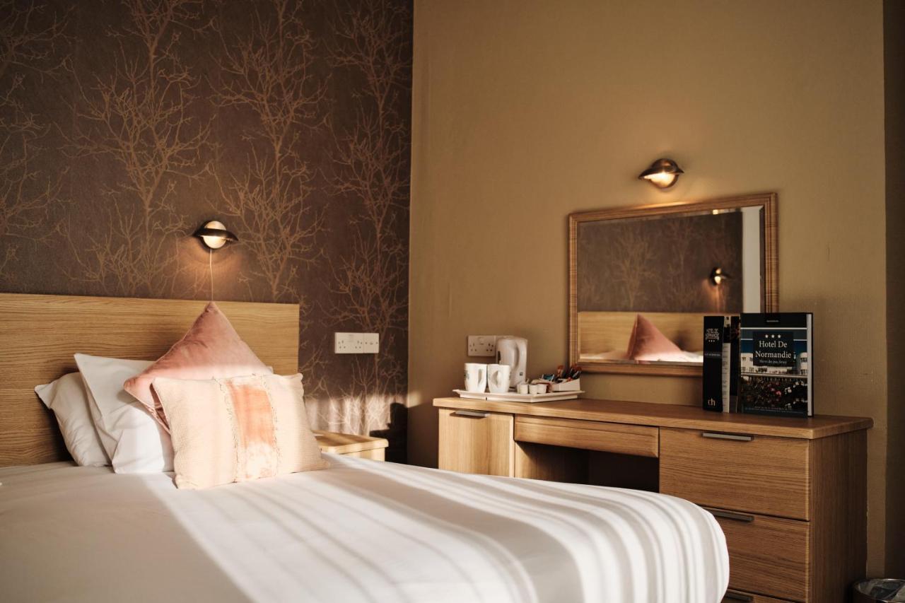 Double Room with Balcony and Sea View