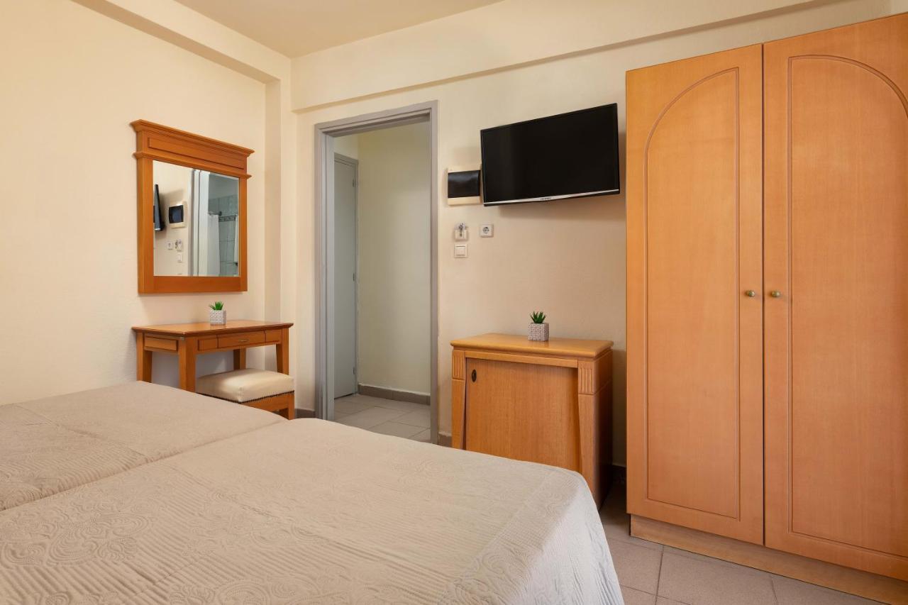 Kamer met 1 Groot Bed of 2 Aparte Bedden en Uitzicht op de Stad