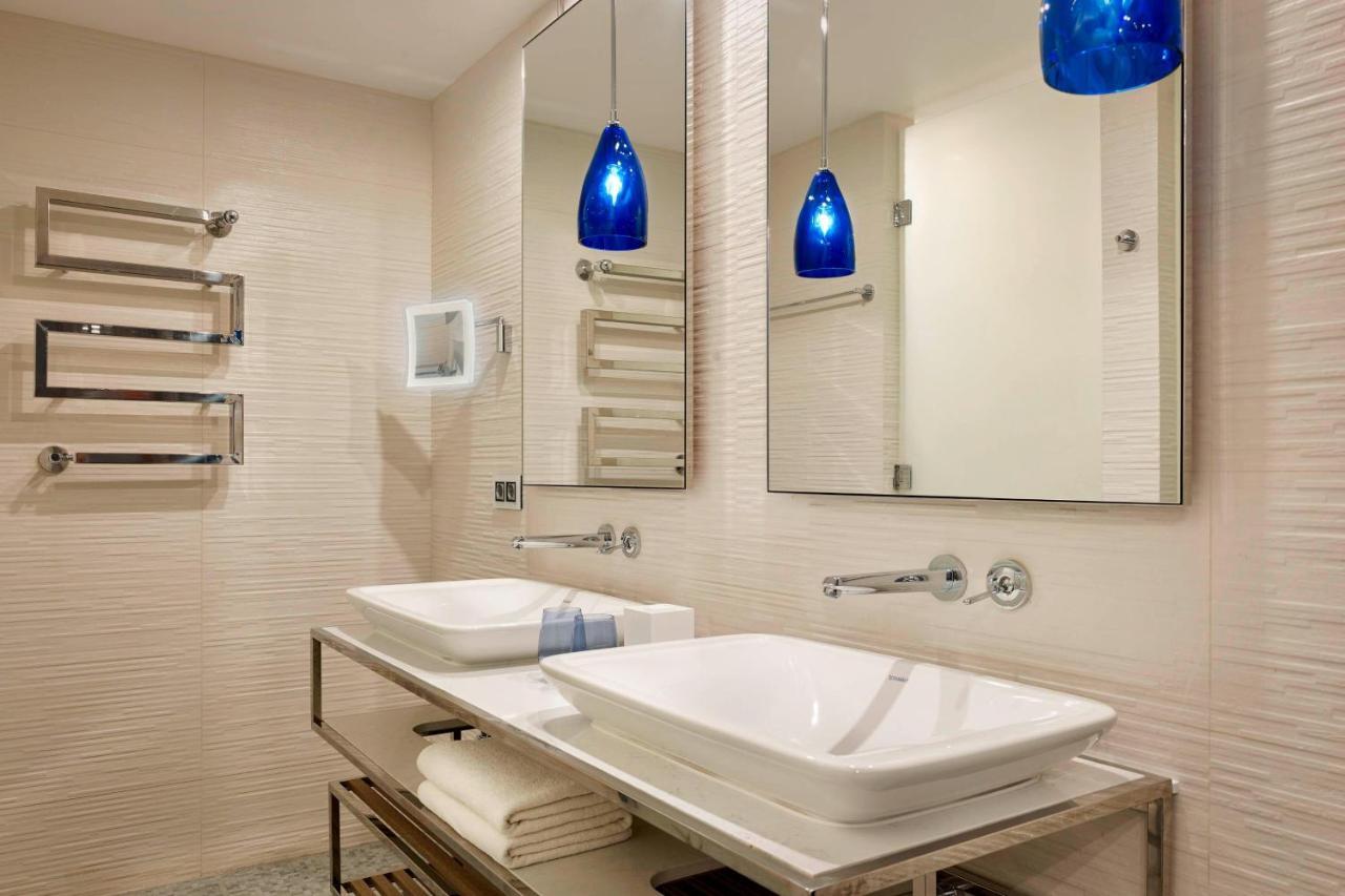 Junior Suite 1 Bedroom Suite 1 King Sea view Balcony