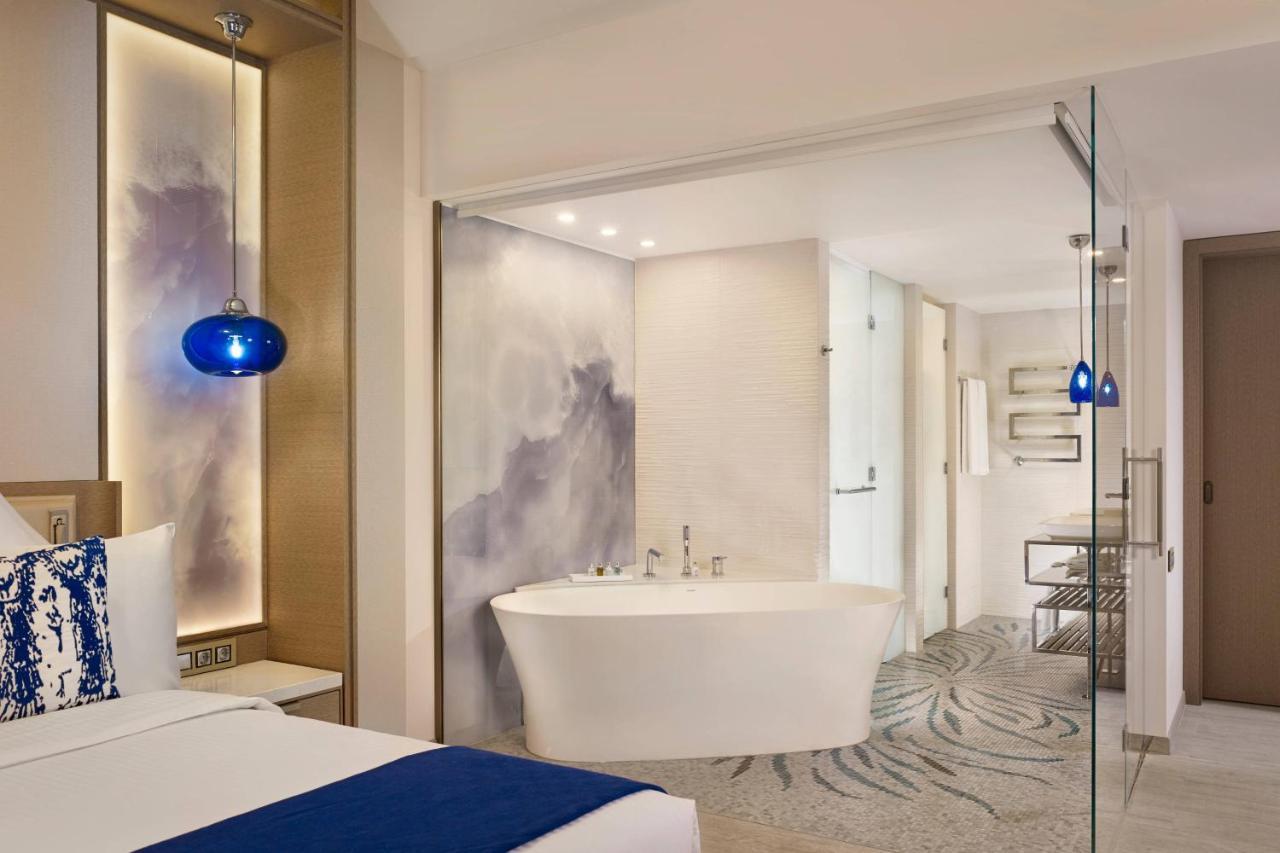 Junior Suite 1 Bedroom Suite 1 King Sea view Balcony