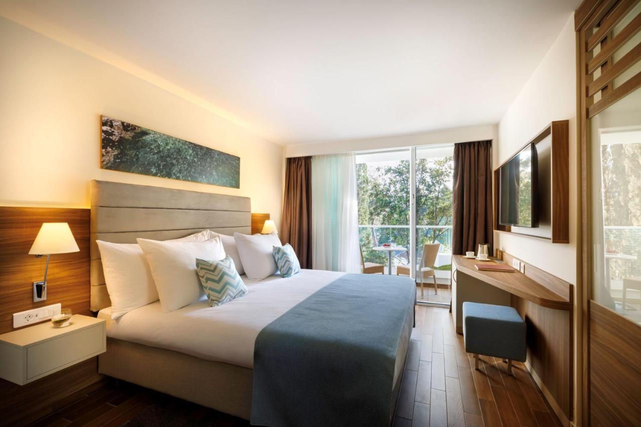 Room for 2+2