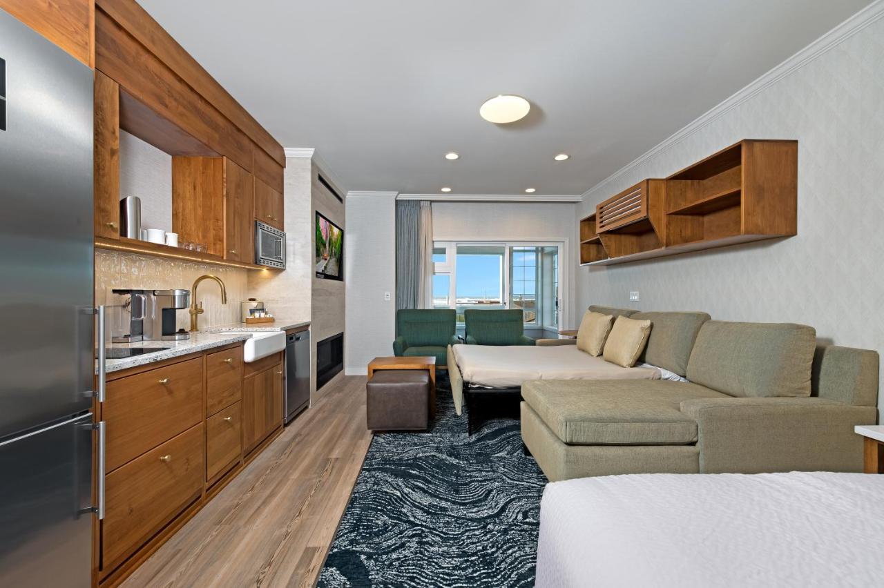 Pet Friendly Pacific Suites Two King Non-View