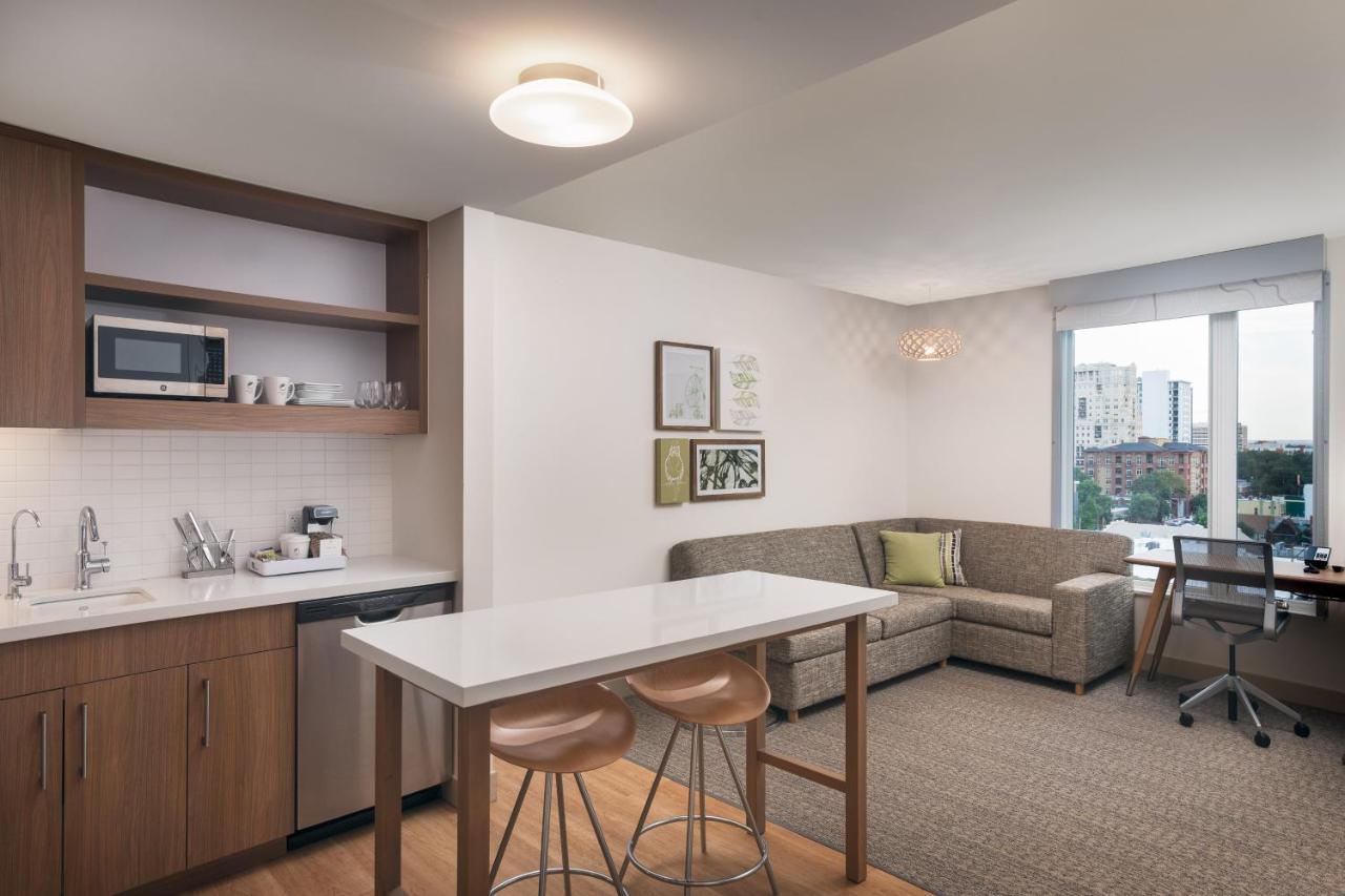 1 Bedroom Suite 1 King Sofa bed