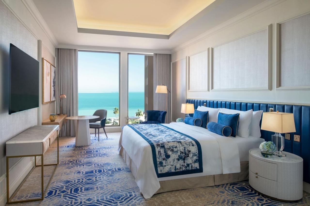 Astor Room Larger Guest Room 1 King Sea View