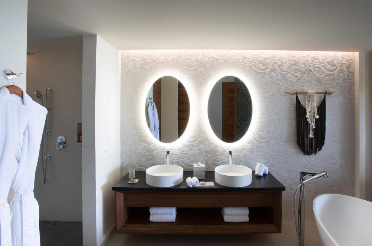 Swim out king suite bathtub