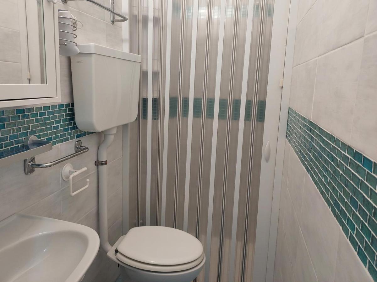 Small Double Room,1672604065:JPEG