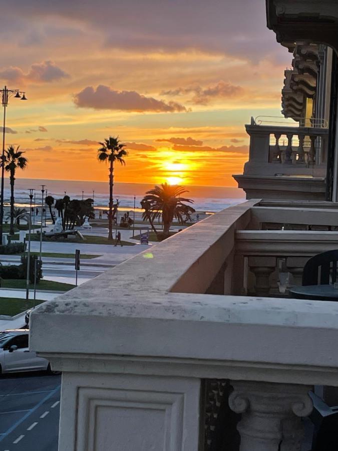 Doppelzimmer mit Balkon und Meerblick