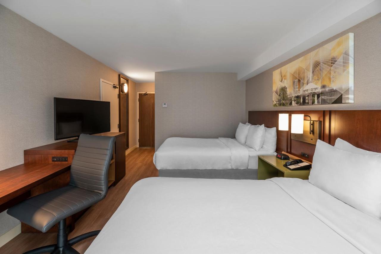Queen Room with Two Queen Beds - Non Smoking