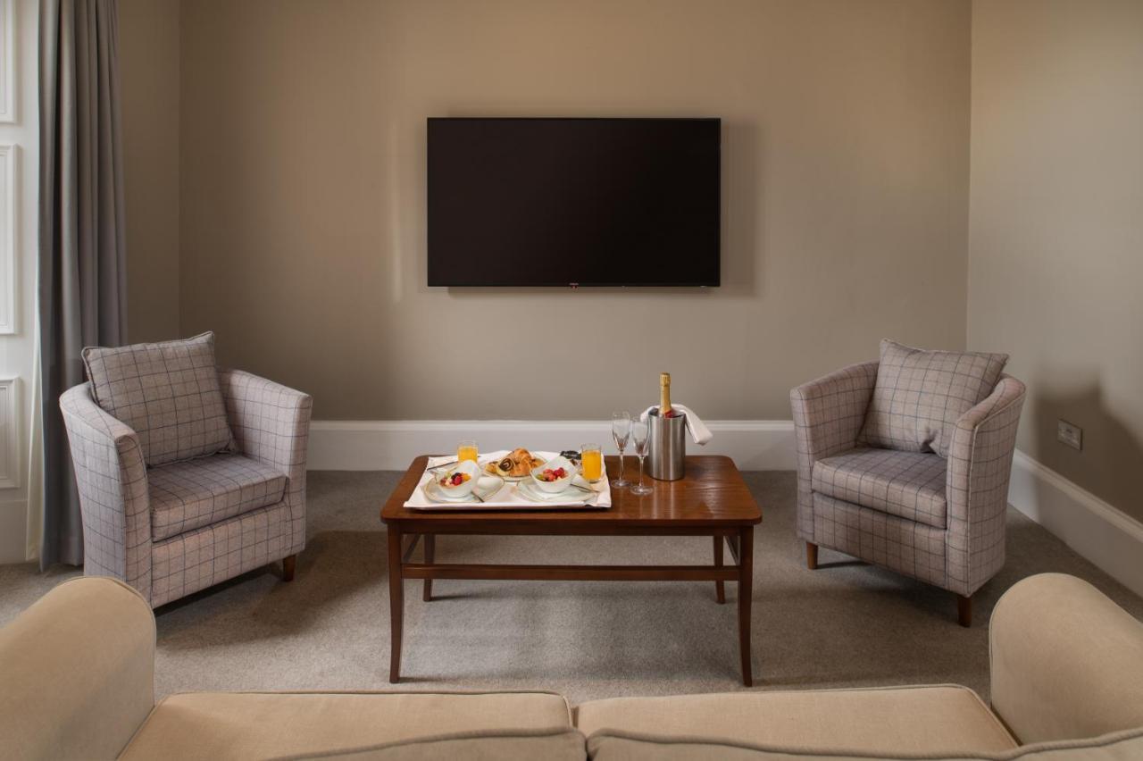 Family Room (2 Adults + 2 Children)