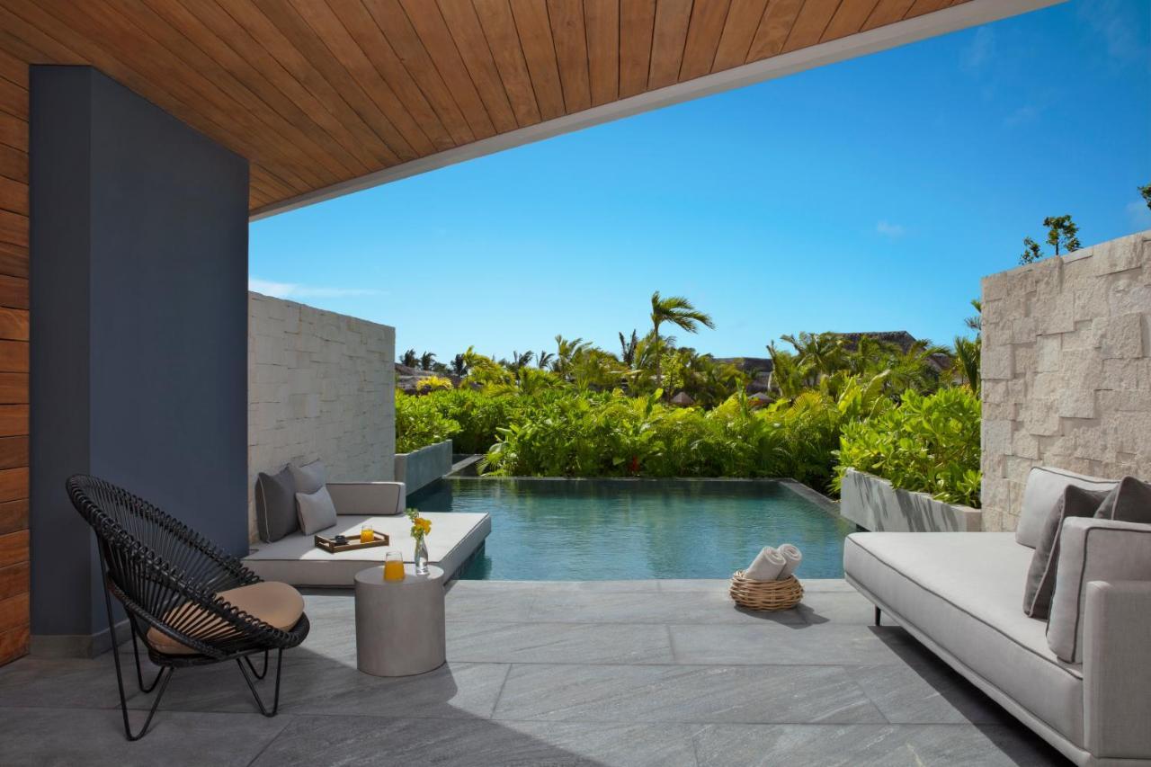 Signature Suite Swim Out Tropical View
