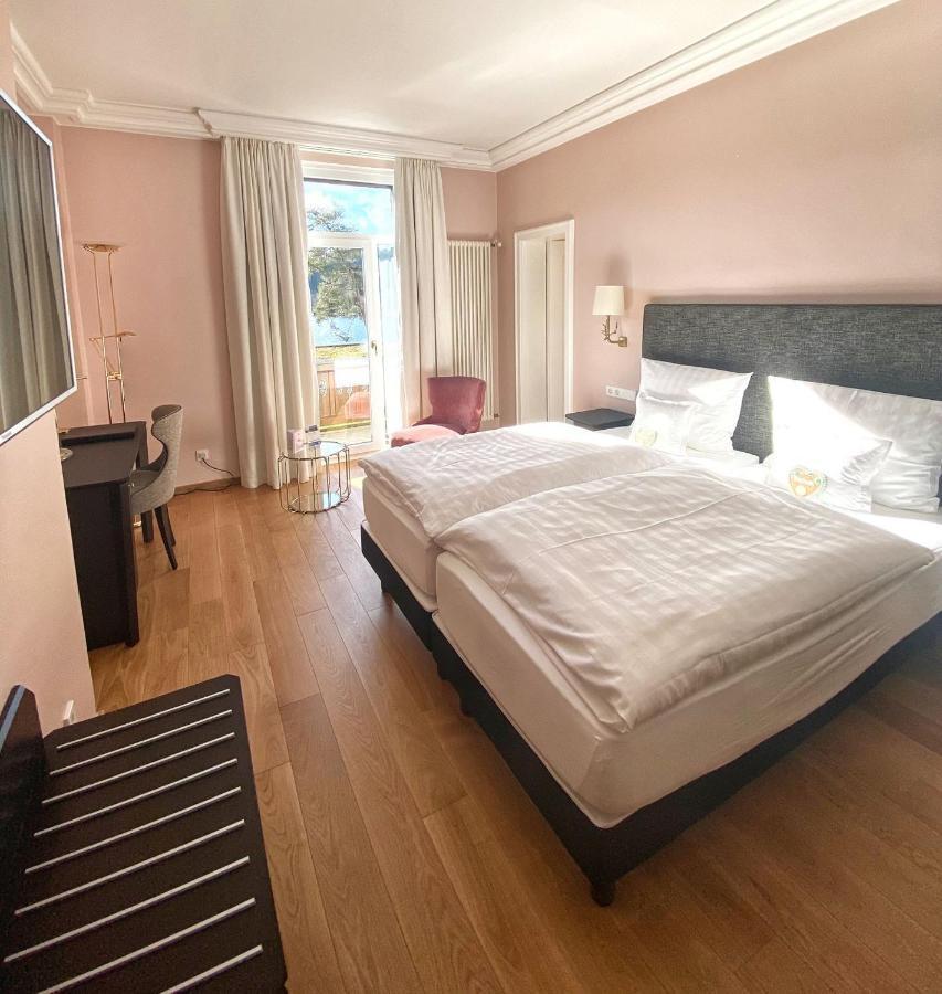 Classic Double Room with Lake View and Balcony