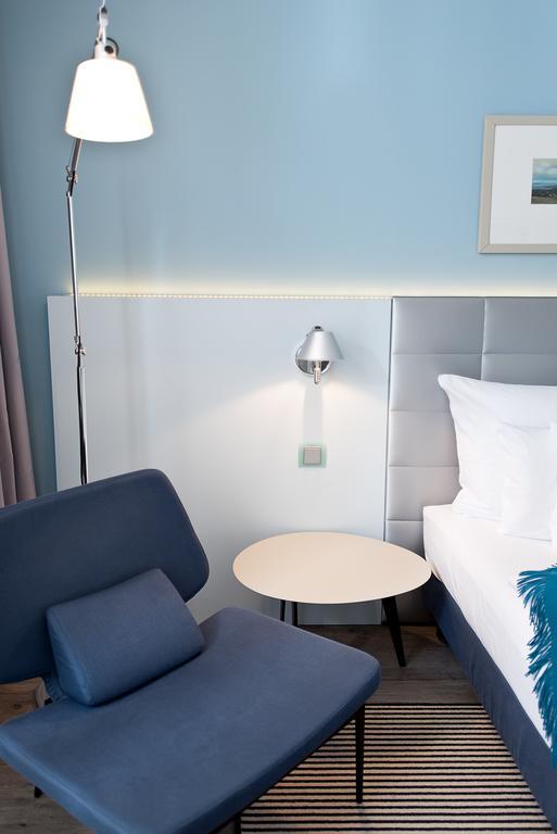 Tweepersoonskamer met Balkon en Zijdelings Uitzicht op Zee