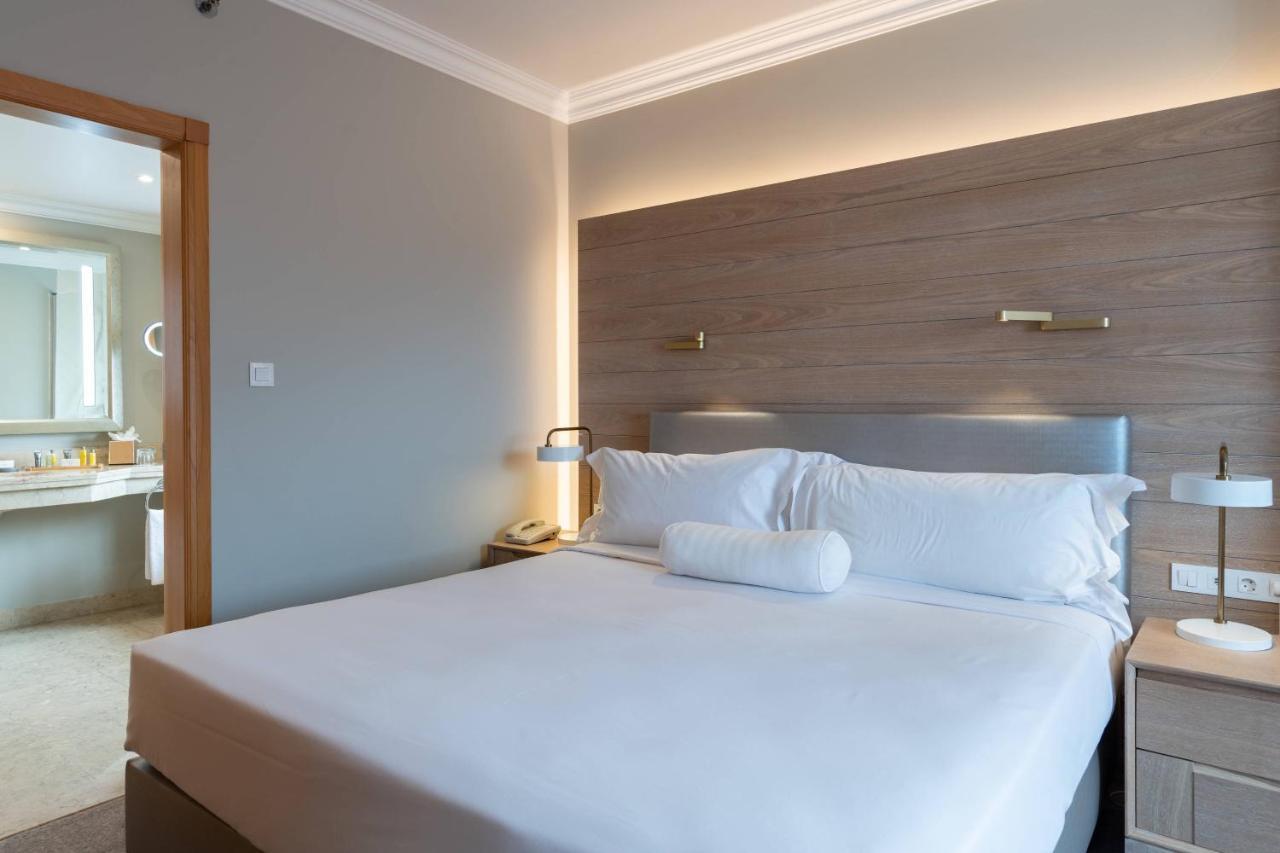 One-Bedroom Junior King Suite Garden View