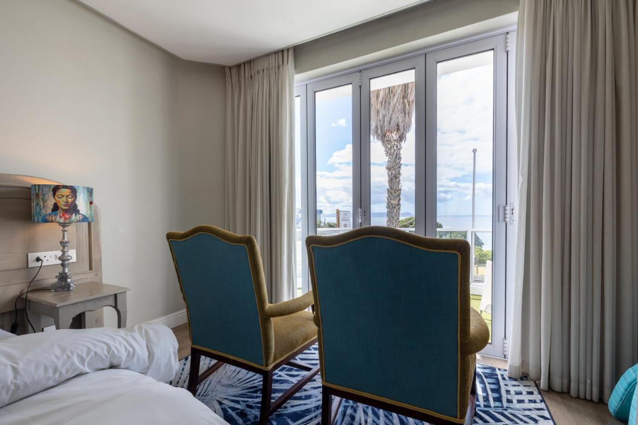 Luxuriöses Zimmer mit Meerblick und Balkon