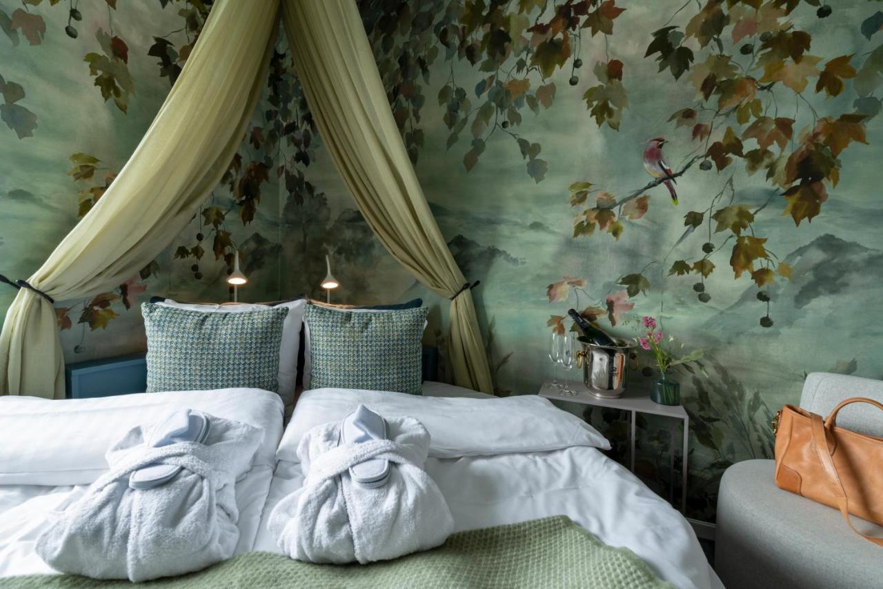 Superior Queen Room with Round Bed (Excluding Spa)