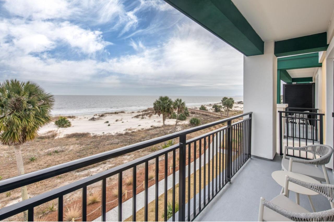 Oceanfront, Two Queen Beds with Balcony