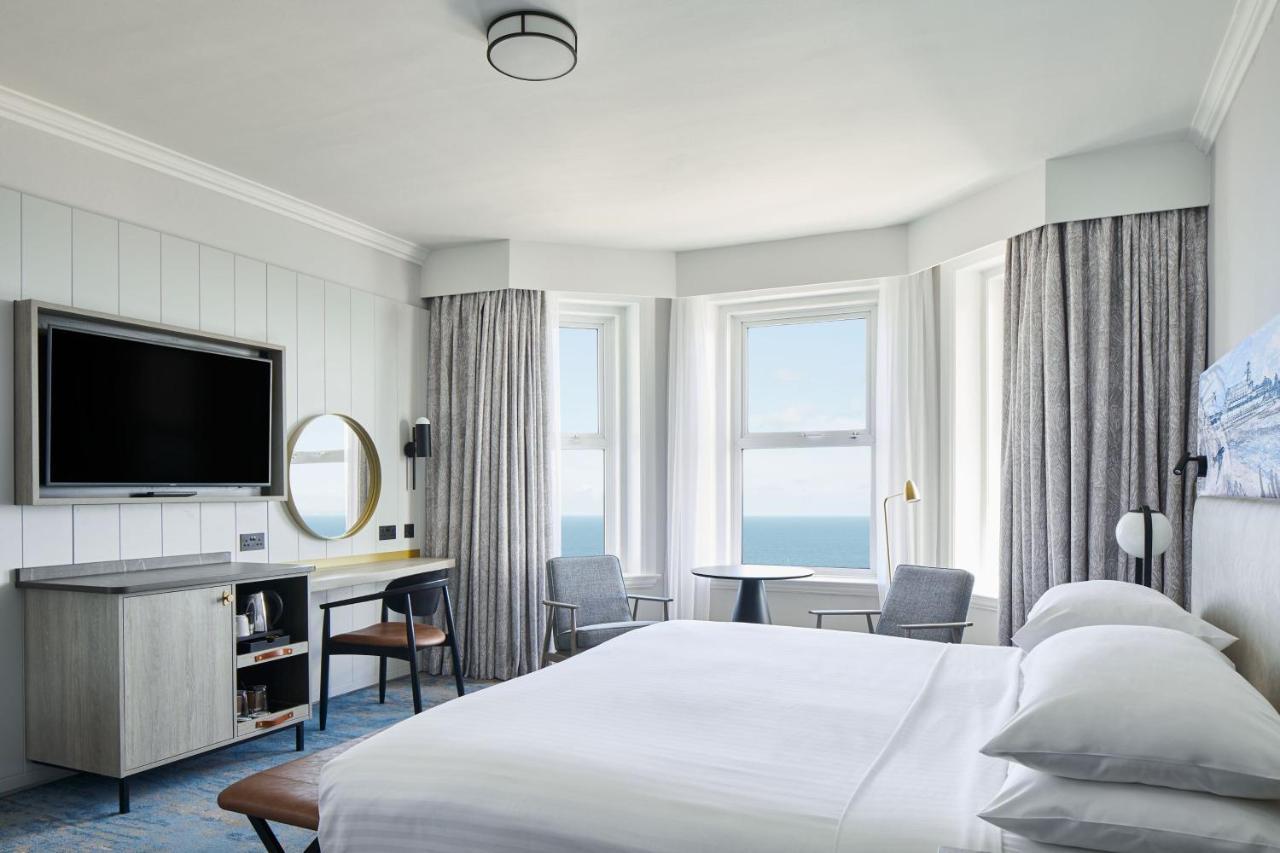 Junior Suite mit Kingsize-Bett, Schlafsofa und Meerblick