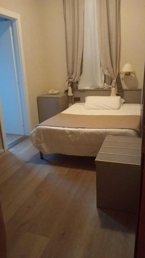 Small Double Room,1680582024:JPEG
