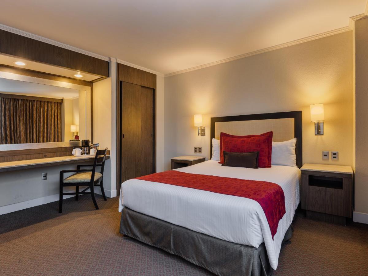 Deluxe Queen Room
