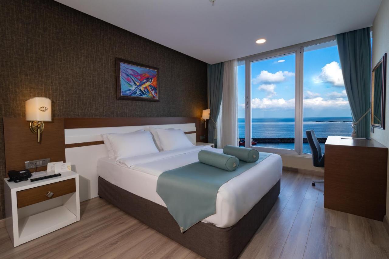 Two Connecting Double Rooms with Sea View