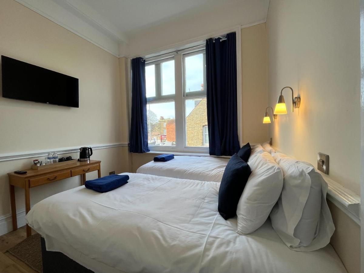 Superior Twin Room City View