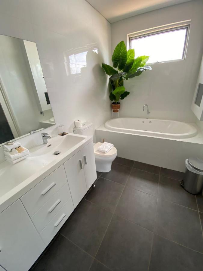 Deluxe Suite Spa Bath
