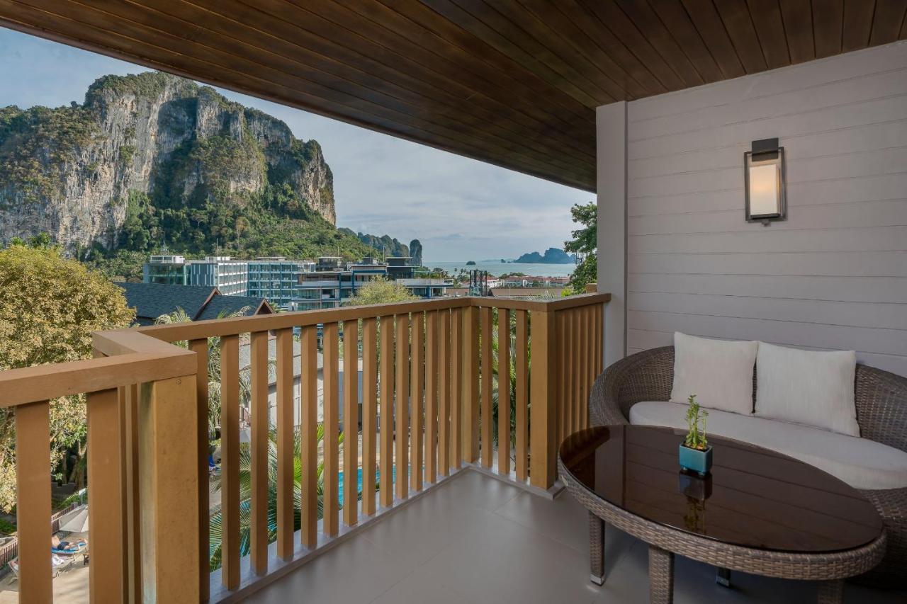 Premium Kamer met Twee Aparte Bedden, Balkon en Uitzicht op het Zwembad