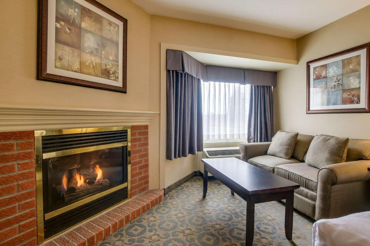 Queen Room with Sofa Bed
