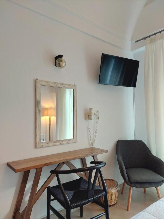 Deluxe Tweepersoonskamer met 1 of 2 Bedden en Uitzicht op het Zwembad
