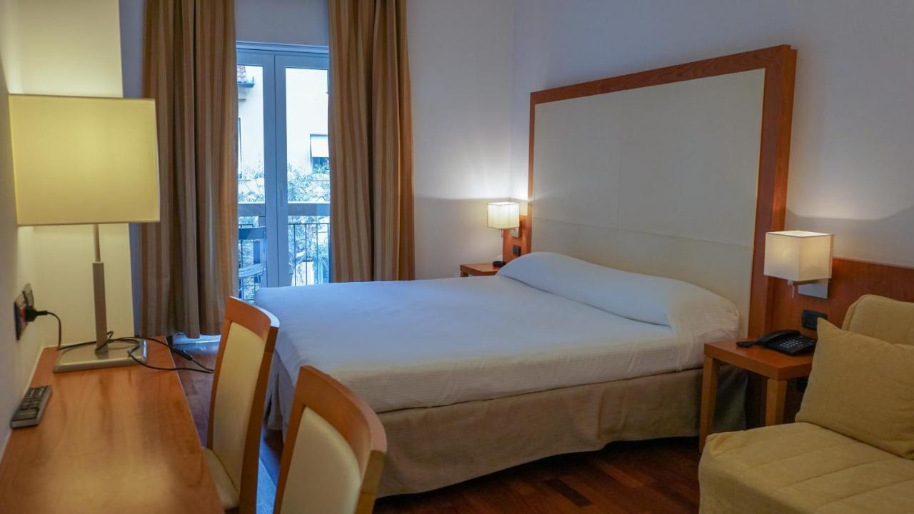 Suite Familiare Comunicante con Balcone e Vista Città