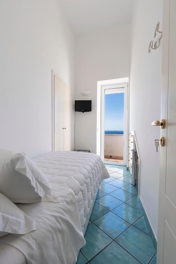 Single Room Private External Bathroom