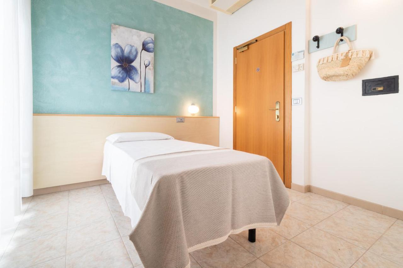 Standard Single Room,1387972958:JPEG