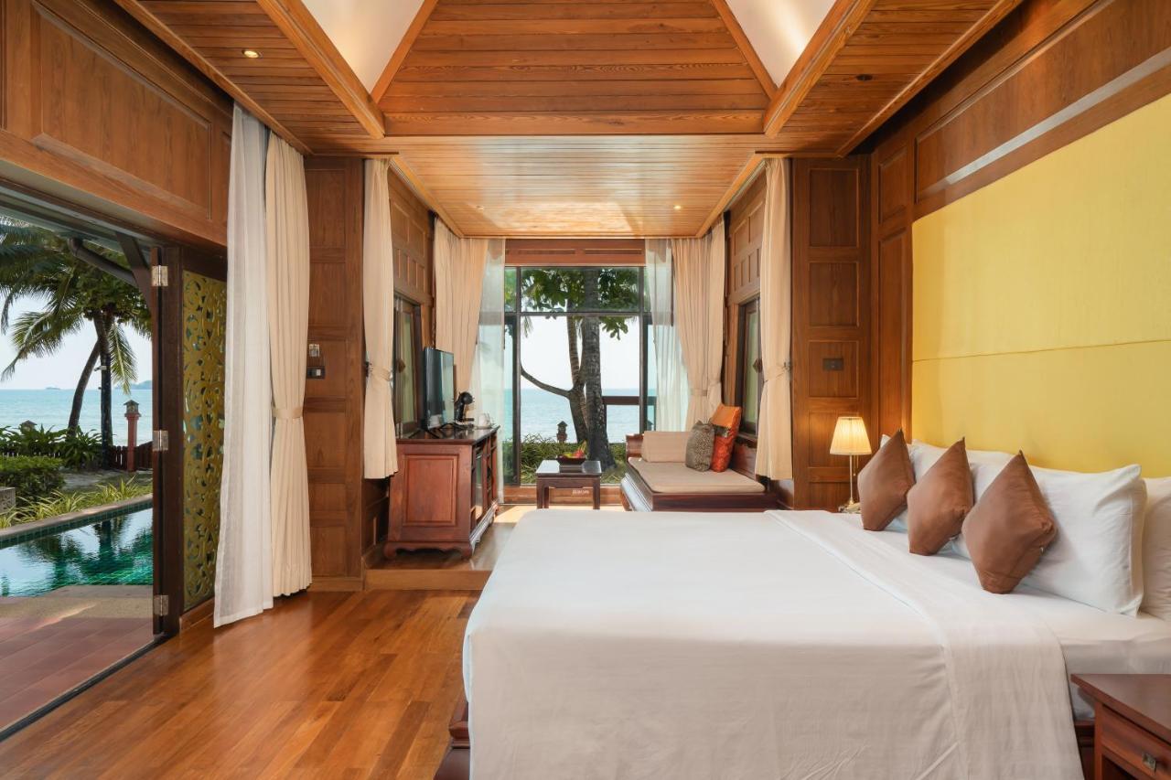 Villa met Zwembad aan het Strand