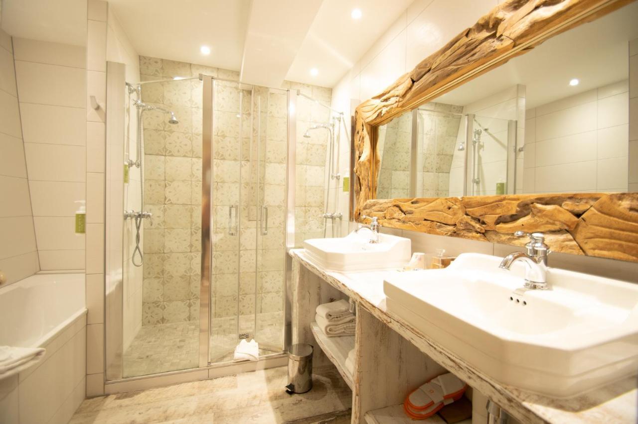 Suite Balneo Bath or Shower