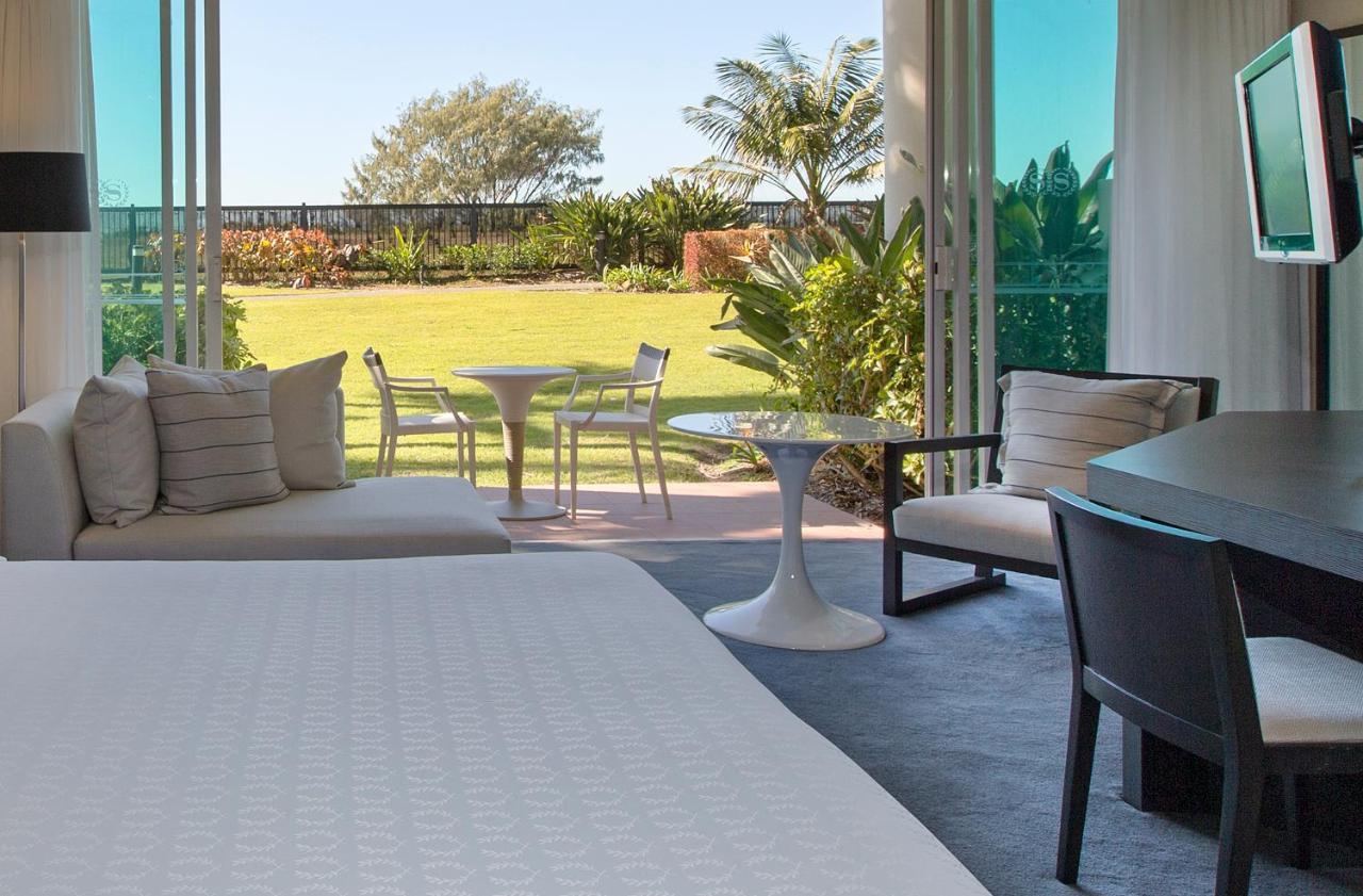 Habitación con cama extragrande, terraza y vistas al jardín