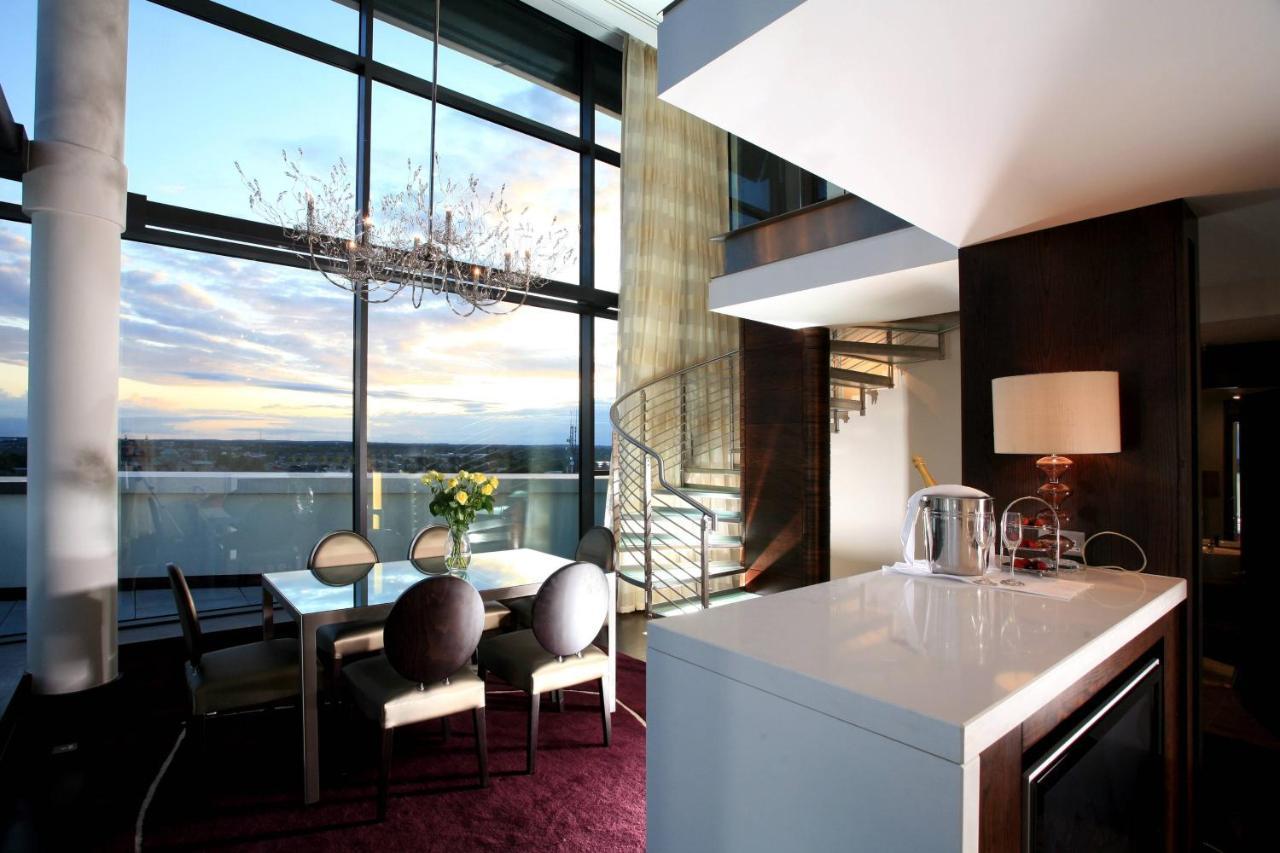 Suite Presidencial con cama extragrande y balcón con vistas al río - Planta superior