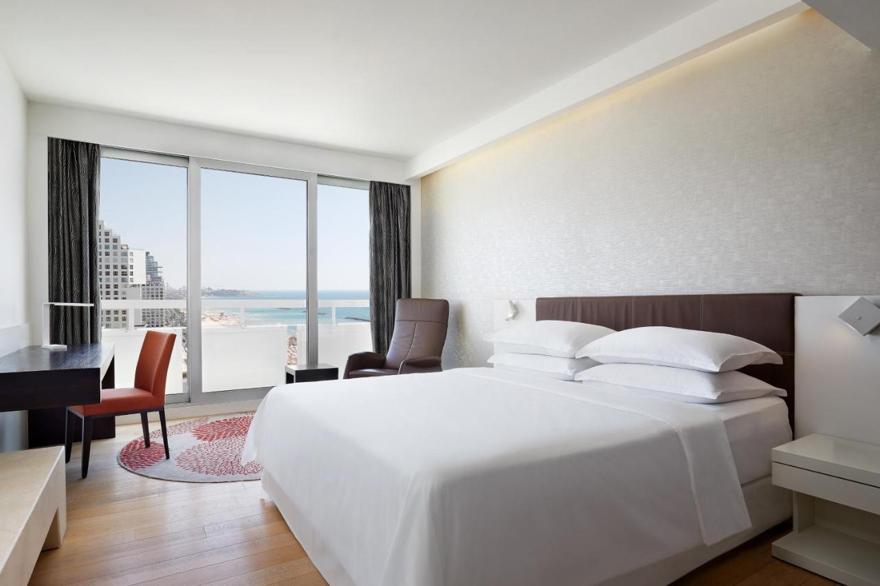 Premium Zimmer mit Queensize-Bett und Balkon – Meerseite, mittlere Etage