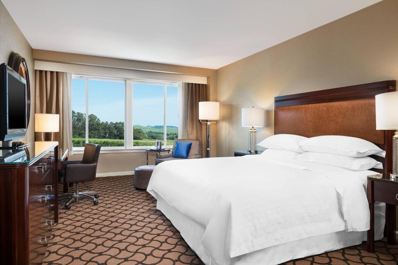 Habitación doble deluxe con cama grande y vistas al jardín