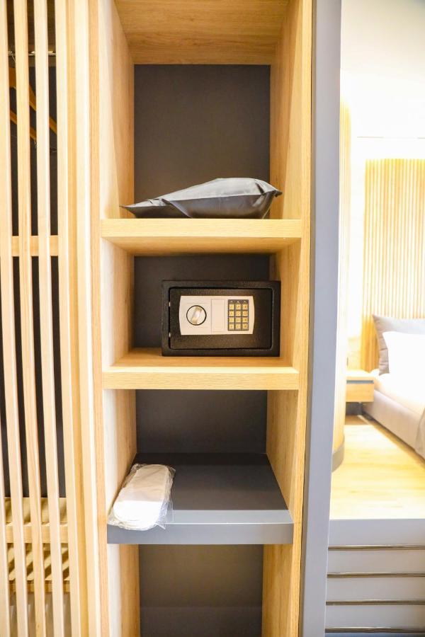 Deluxe tweepersoonskamer met balkon en uitzicht op zee