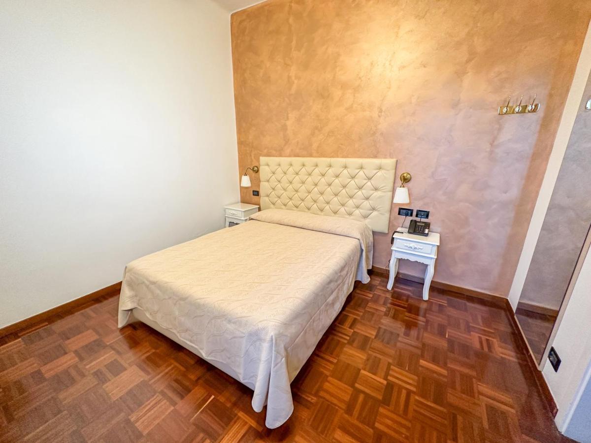 Double or Twin Room,1404451268:JPEG