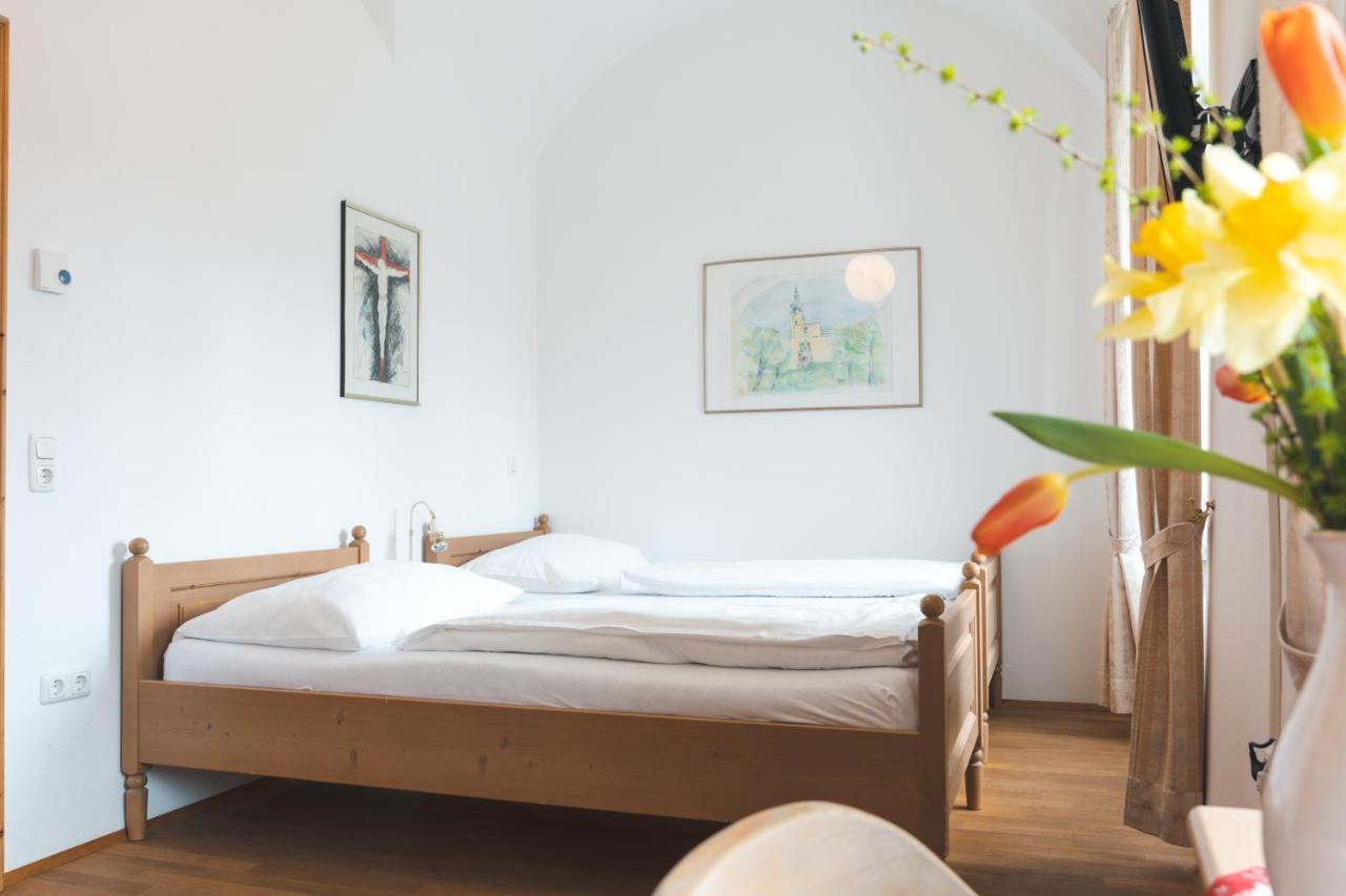 Zweibettzimmer mit eigenem Bad