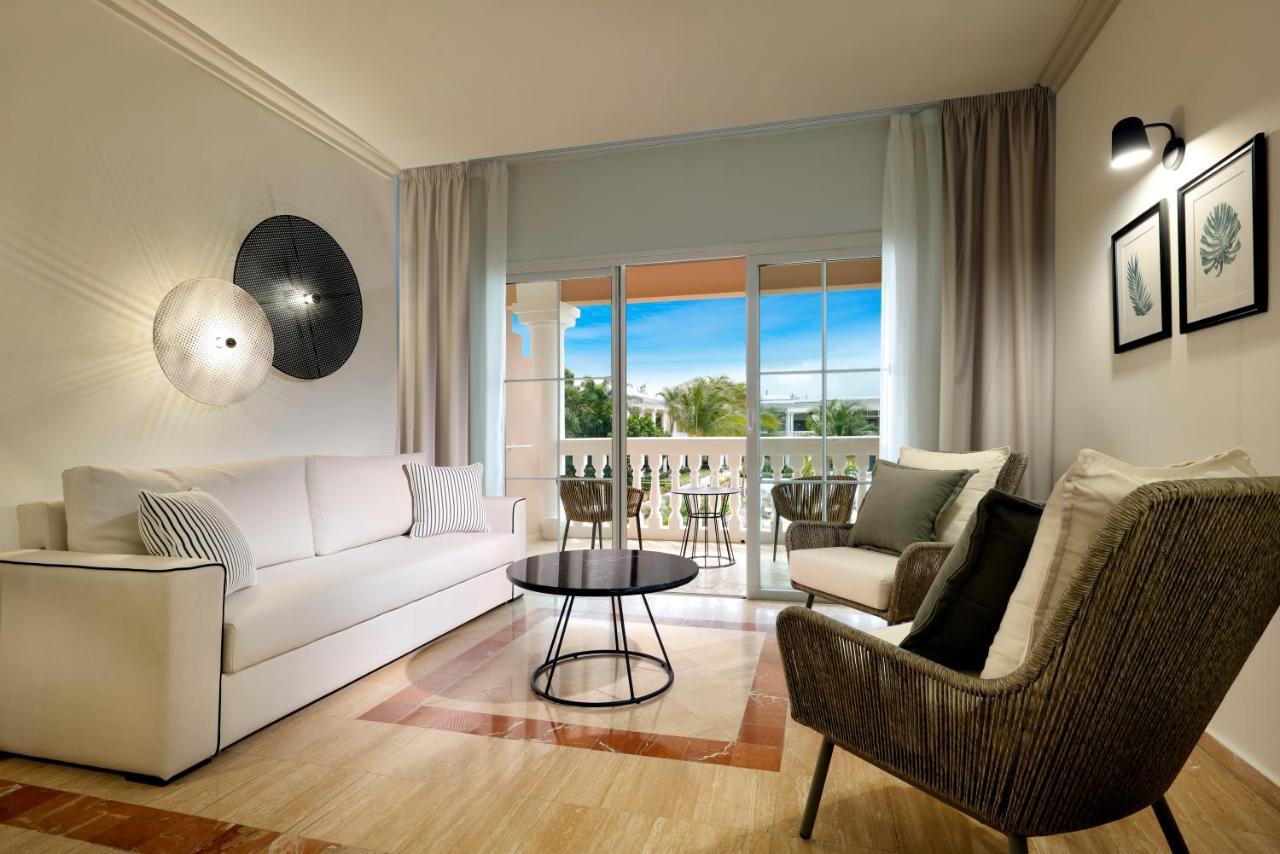Junior Suite Poolside