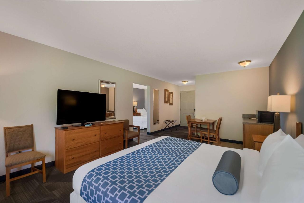 Two-Bedroom King Suite