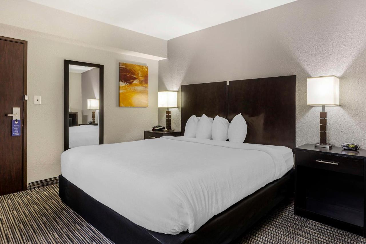 King Suite with Wet Bar - Non-Smoking