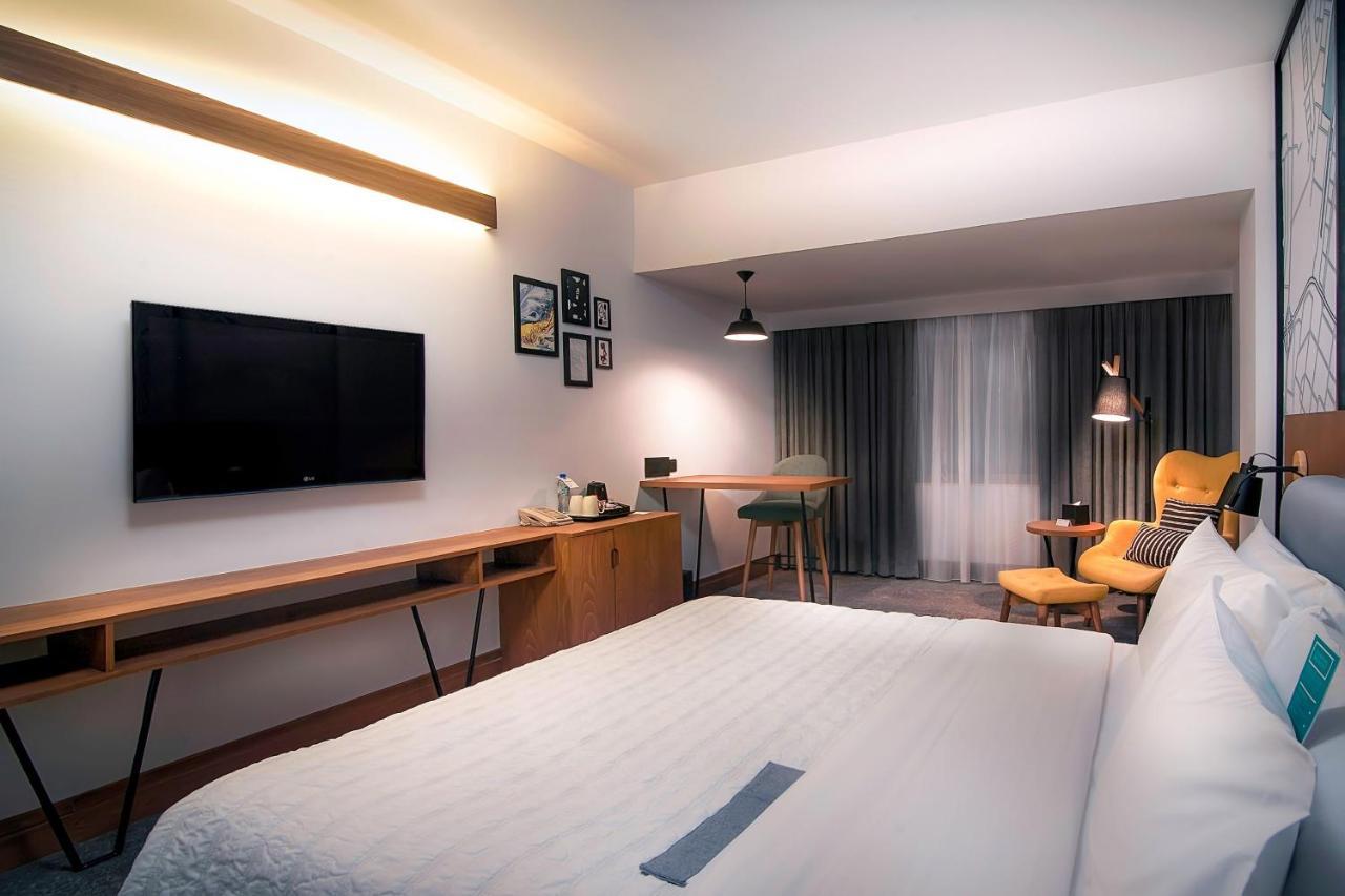 Deluxe Room City View Guest room 1 King