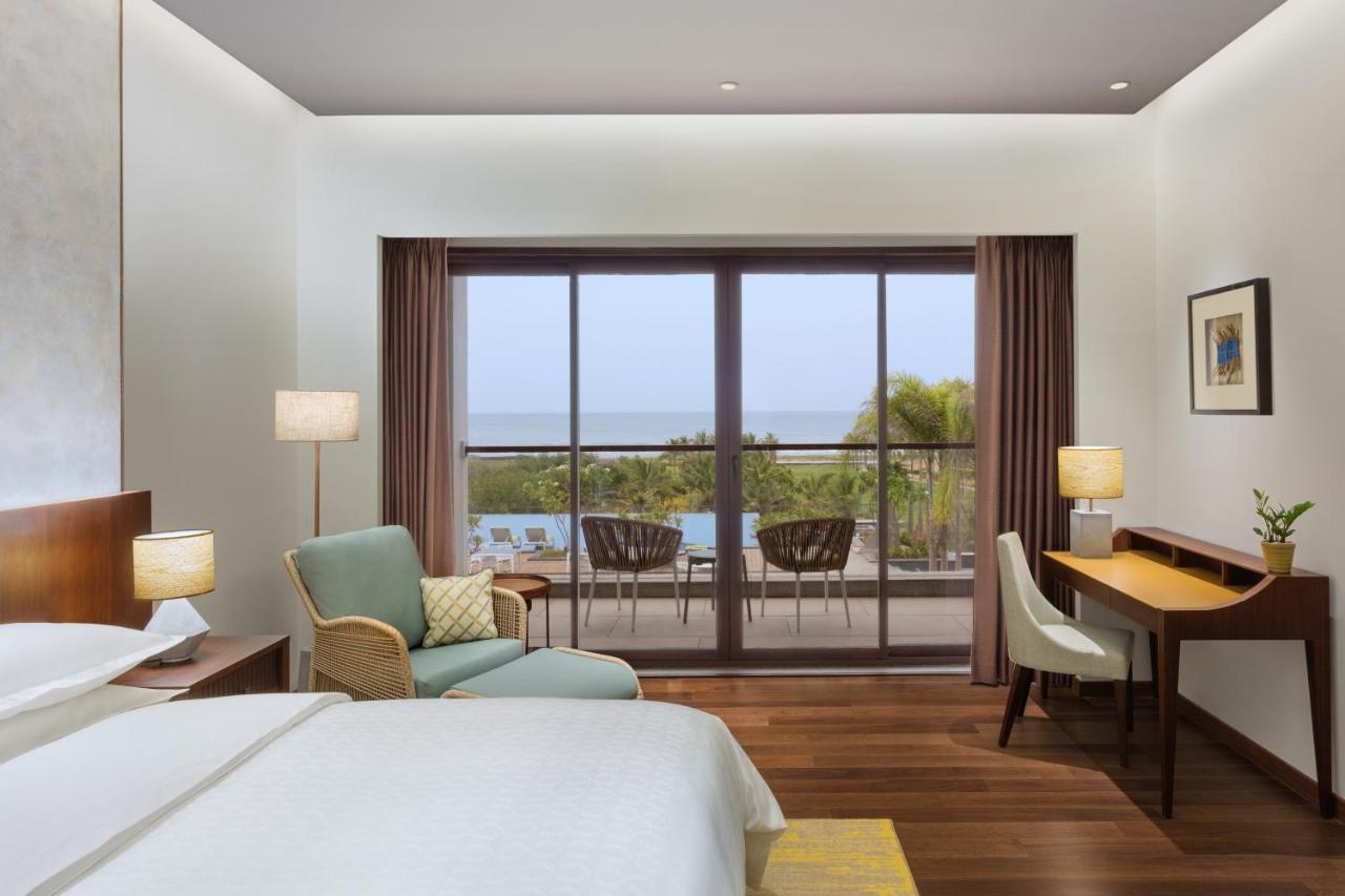 Sea Vew Top Floor Deluxe Guest Room King - Complimentary HiTea by the Beach