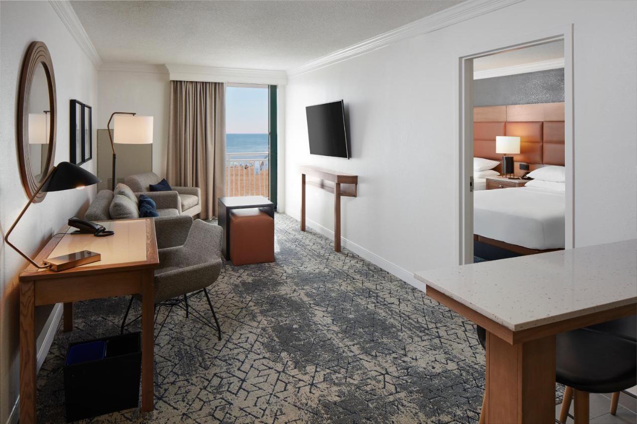 One-Bedroom Oceanfront Queen Suite with Sofa Bed