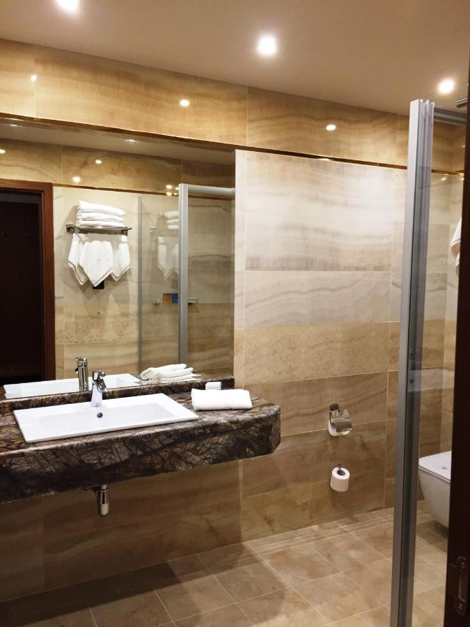 Standard Room, 3 Single Beds, 33 Sqm, Free Wifi, Central Air Conditioning, Shower