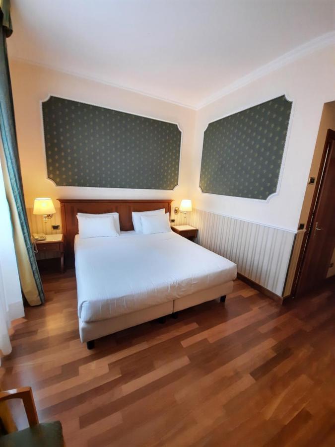 Standard Double or Twin Room,682309395:JPEG